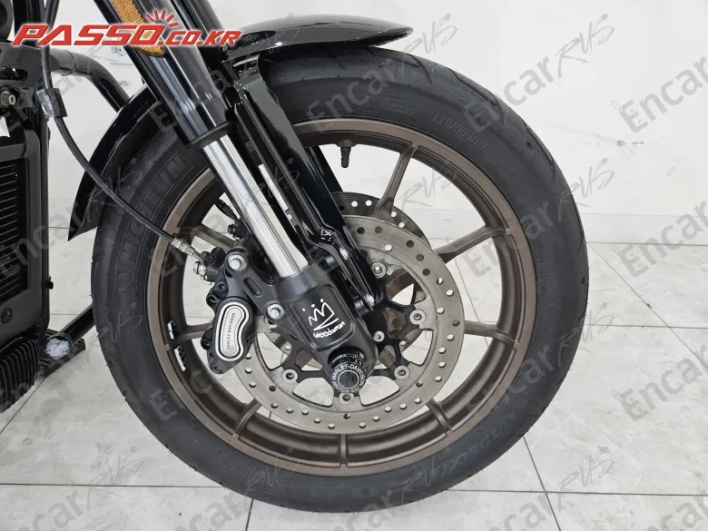 HARLEY-DAVIDSON SOFTAIL LOW RIDER S - фото 5