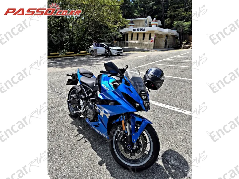 SUZUKI GSX 8 R - фото 1