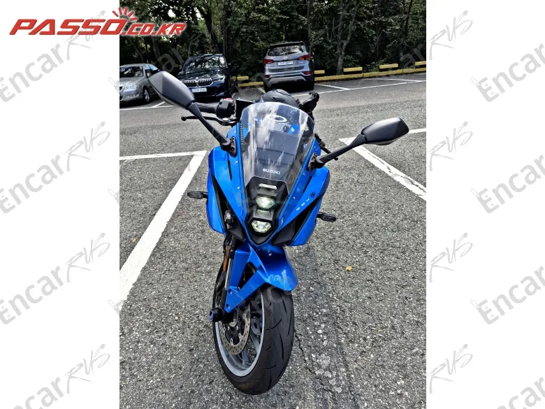 SUZUKI GSX 8 R - фото 2