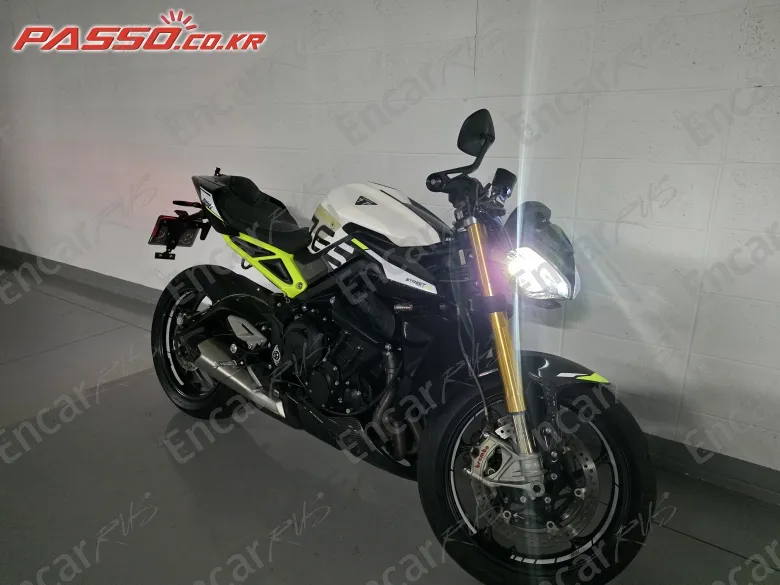 TRIUMPH STREET TRIPLE 765 MOTO2™ EDITION - фото 0
