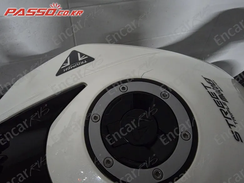 TRIUMPH STREET TRIPLE 765 MOTO2™ EDITION - фото 4