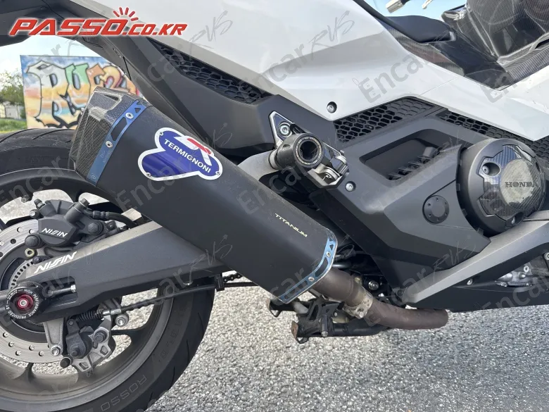 HONDA FORZA 750 - фото 5