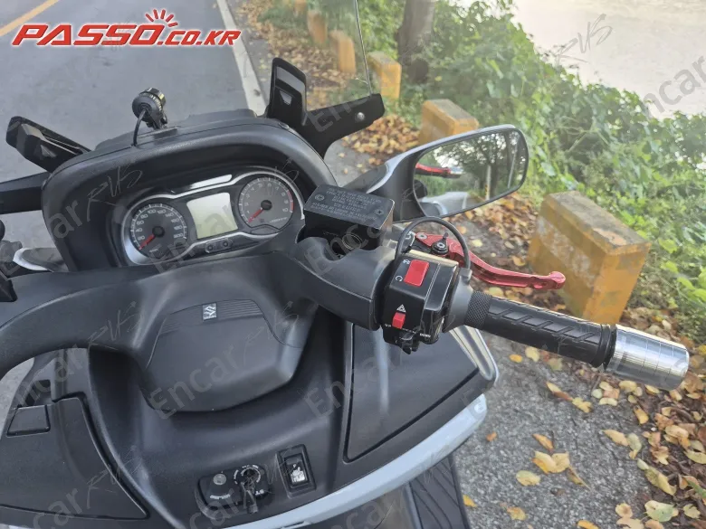 SUZUKI BURGMAN 650 EXECUTIVE - фото 4