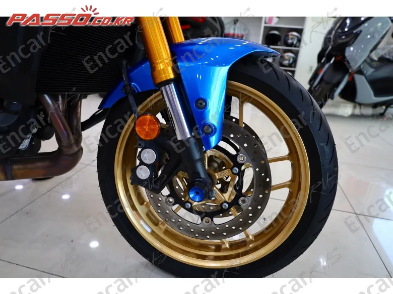 YAMAHA XSR 900 - фото 3