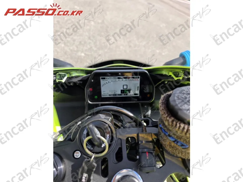 Yamaha Yzf R1 - фото 3