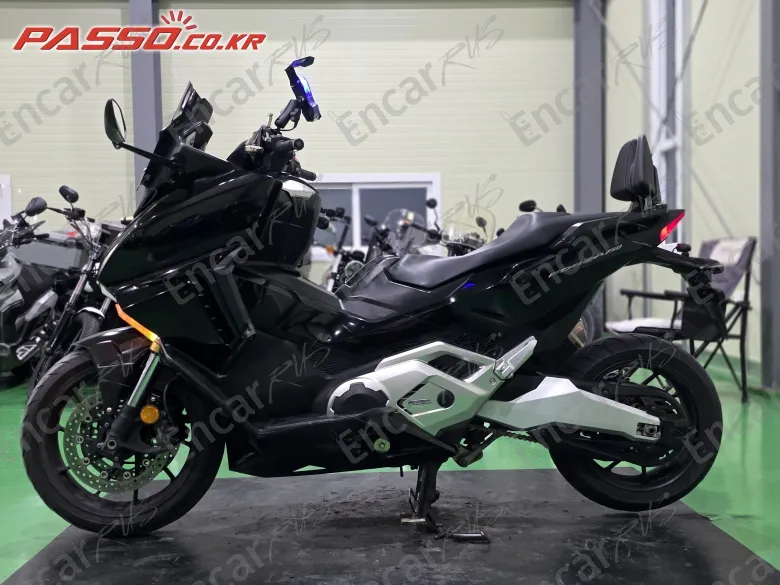 Honda Forza 750 - фото 1