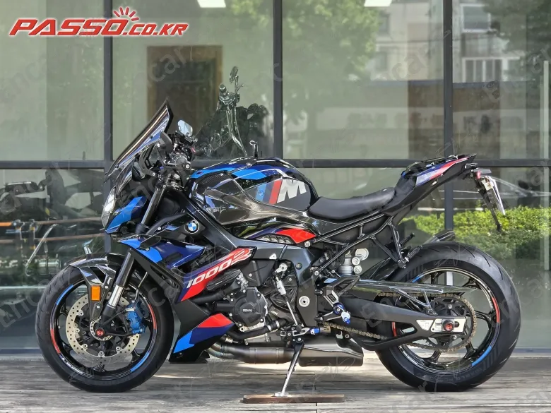 BMW M 1000 R - фото 1