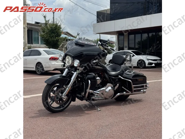 HARLEY-DAVIDSON FLHXS STREET GLIDE SPECIAL - фото 6