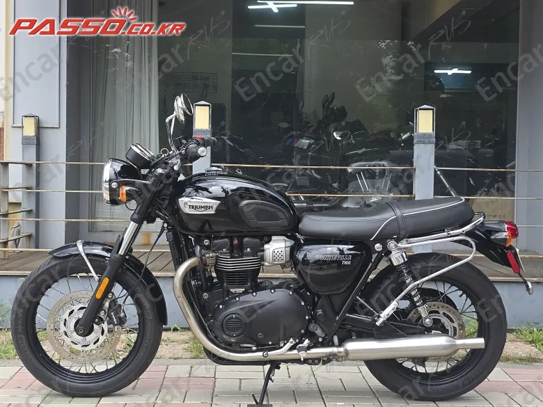 Triumph Bonneville T100 - фото 1