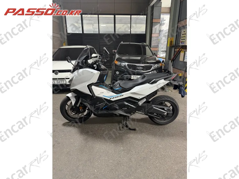 Honda Forza 750 - фото 1