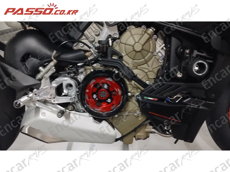 Ducati Streetfighter V4 S - фото 4