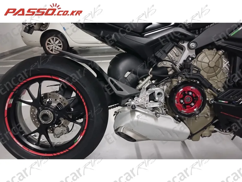 Ducati Streetfighter V4 S - фото 6