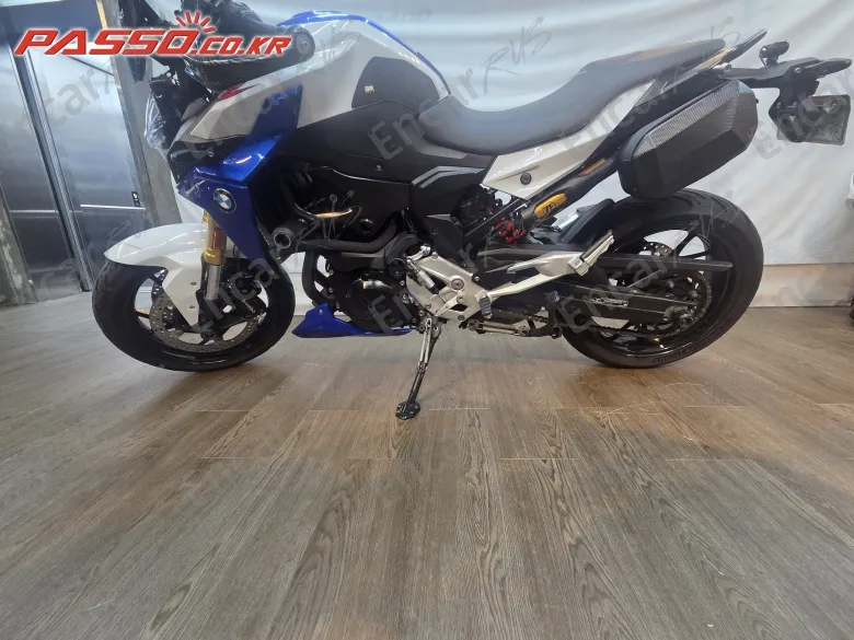 BMW F 900 R - фото 1