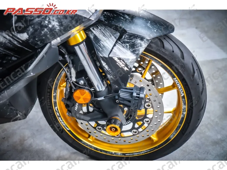 Honda Forza 750 - фото 5