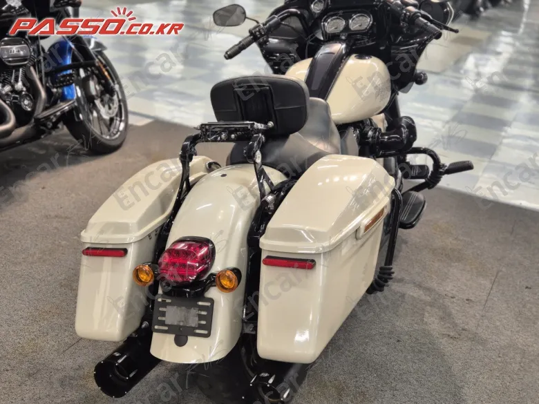 Harley-Davidson Road Glide St - фото 2