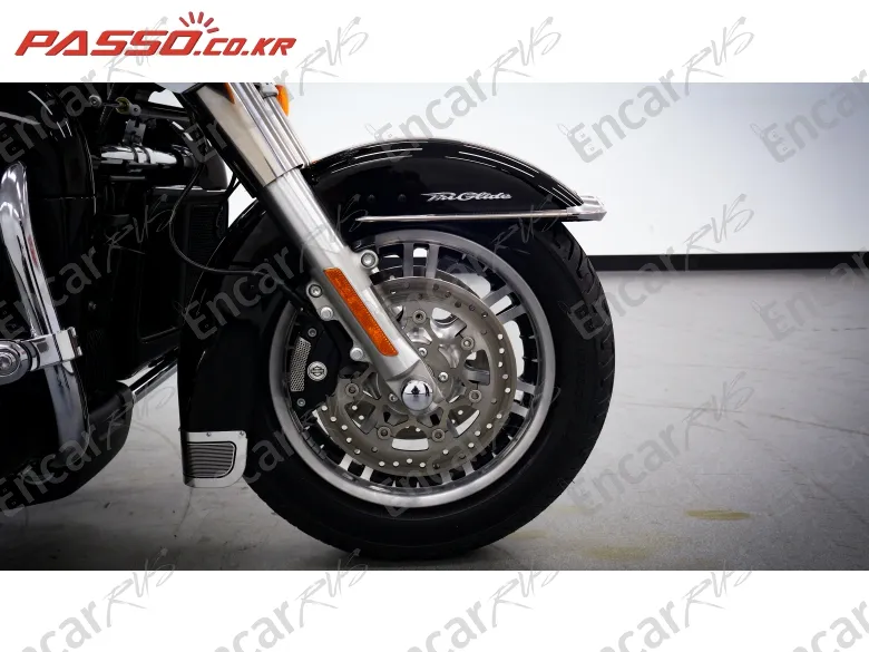 HARLEY-DAVIDSON FLHTCUTG TRI GLIDE ULTRA CLASSIC - фото 2