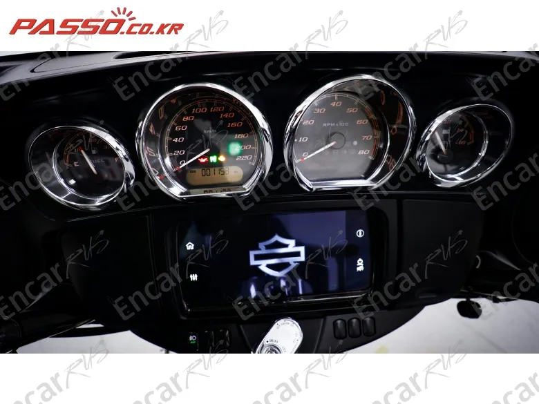 HARLEY-DAVIDSON FLHTCUTG TRI GLIDE ULTRA CLASSIC - фото 5