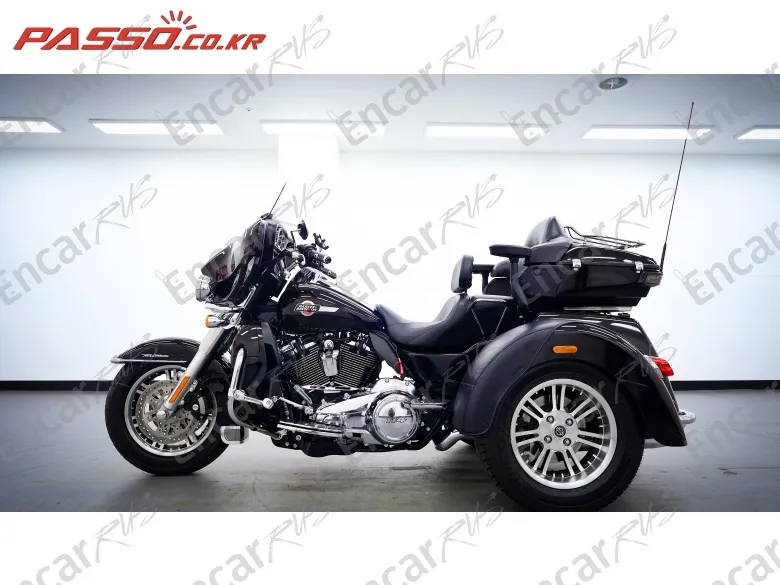 HARLEY-DAVIDSON FLHTCUTG TRI GLIDE ULTRA CLASSIC - фото 6