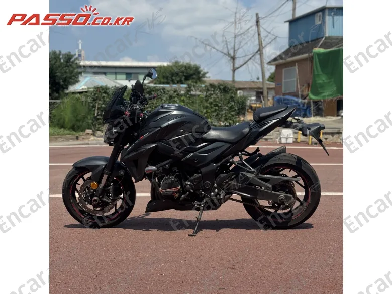 SUZUKI GSX S 750 - фото 1