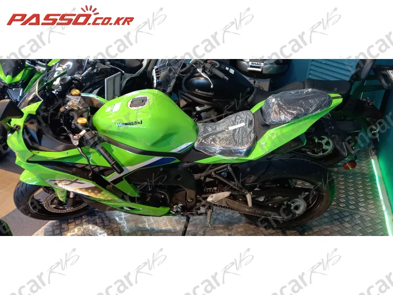 KAWASAKI NINJA ZX 4 RR - фото 1