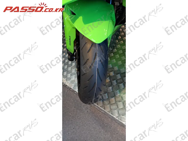 KAWASAKI NINJA ZX 4 RR - фото 4