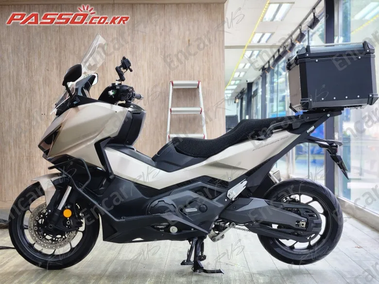 HONDA FORZA 750 - фото 1