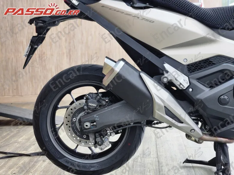 HONDA FORZA 750 - фото 6