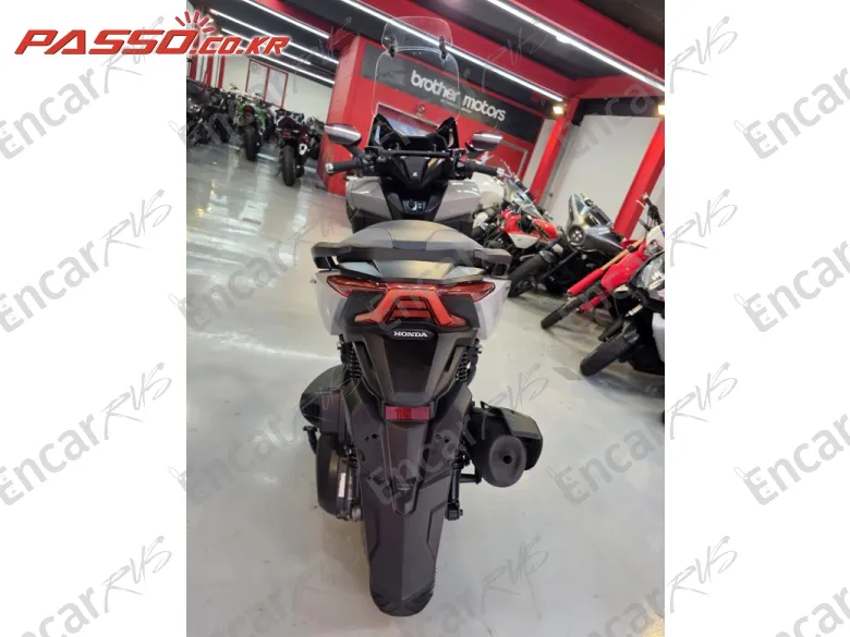 Honda Forza 350 - фото 2