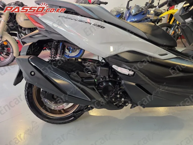 Honda Forza 350 - фото 6