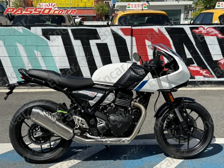 TRIUMPH THRUXTON 400 - фото 0