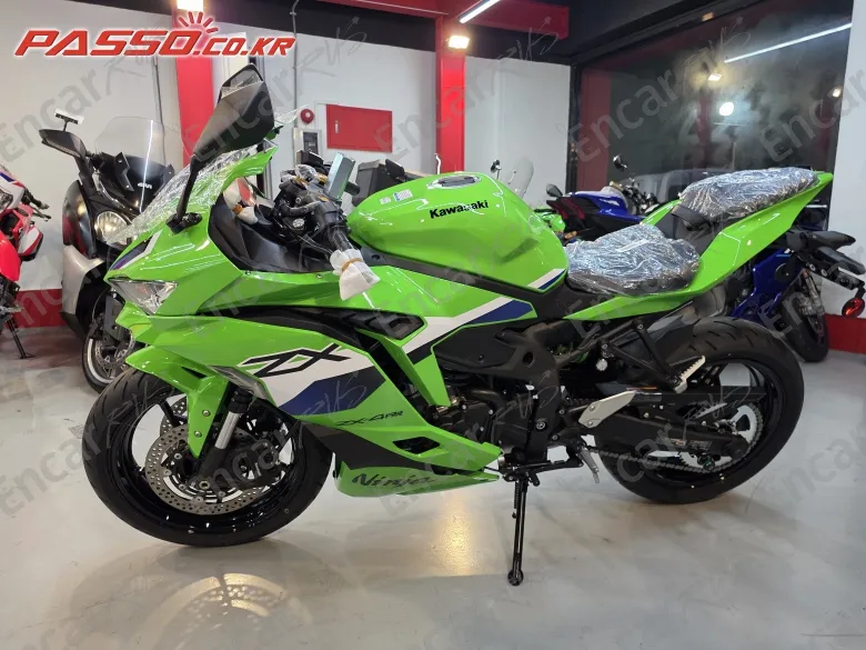 KAWASAKI NINJA ZX 4 RR - фото 1