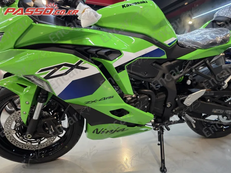 KAWASAKI NINJA ZX 4 RR - фото 4