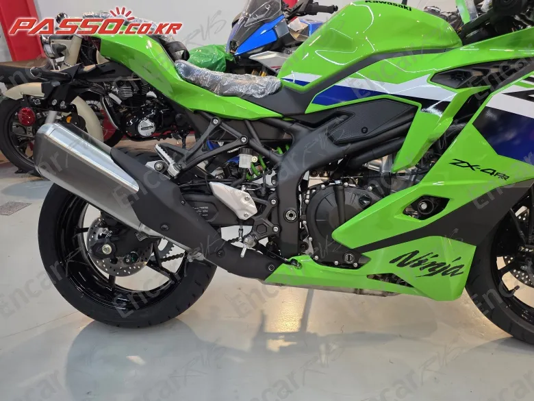 KAWASAKI NINJA ZX 4 RR - фото 6