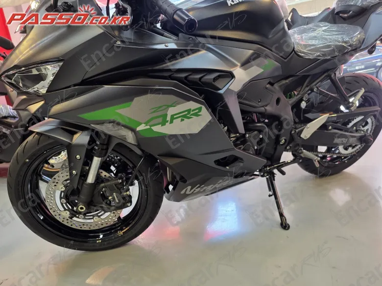 KAWASAKI NINJA ZX 4 RR - фото 4