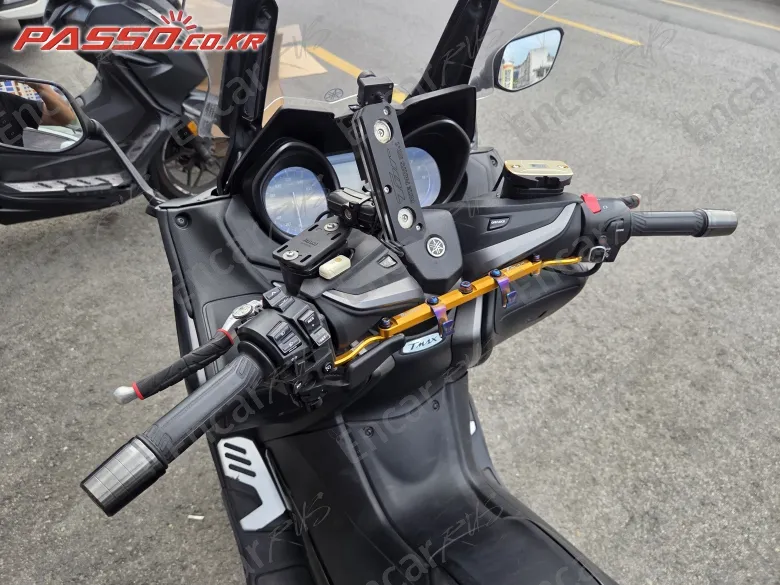 YAMAHA T MAX 560 - фото 3