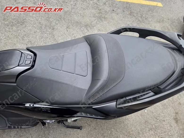 YAMAHA T MAX 560 - фото 6