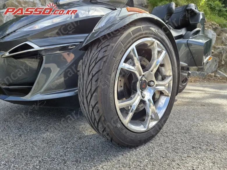 BRP CAN-AM SPYDER RT LIMITED - фото 4