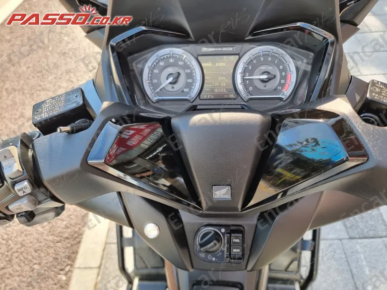 Honda Forza 350 - фото 3