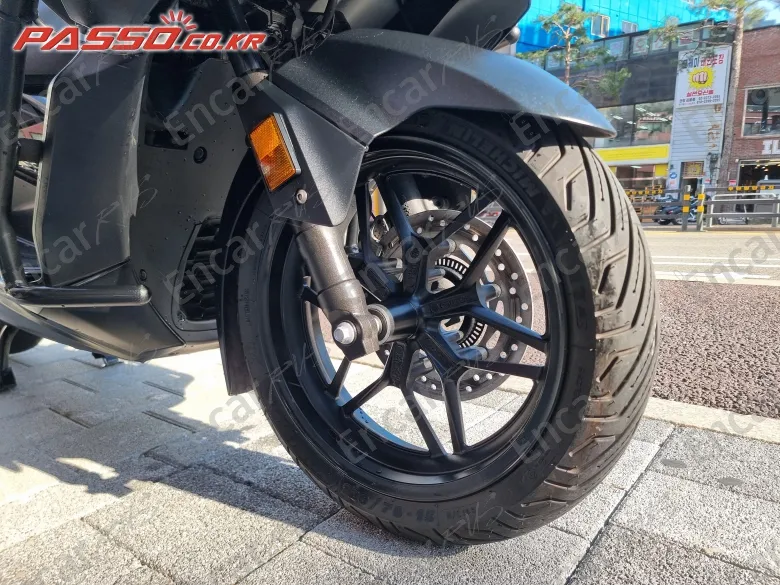 Honda Forza 350 - фото 5