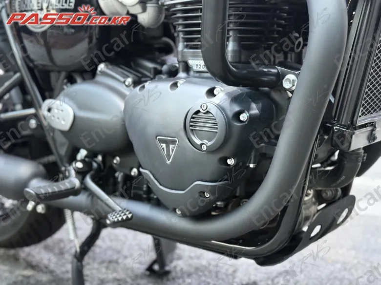 Triumph Bonneville T120 Black - фото 4