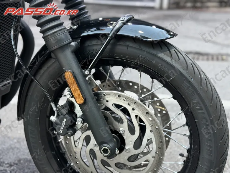 Triumph Bonneville T120 Black - фото 5