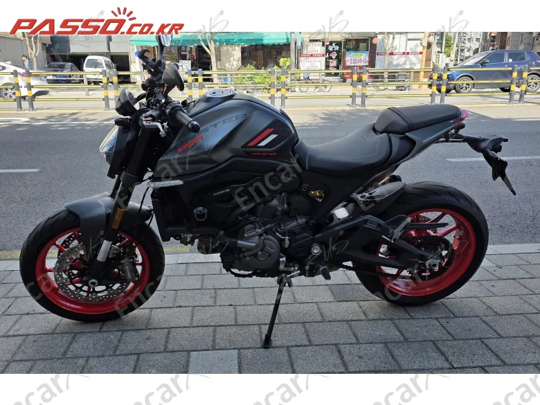 Ducati Monster 937 - фото 1
