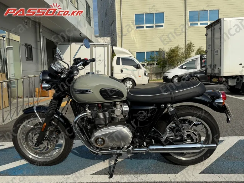 Triumph Bonneville T120 - фото 1