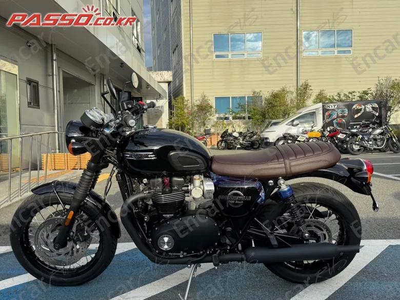 Triumph Bonneville T120 Black - фото 1