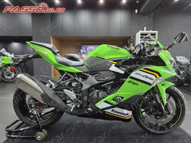 Kawasaki Ninja ZX 4 RR - фото 0