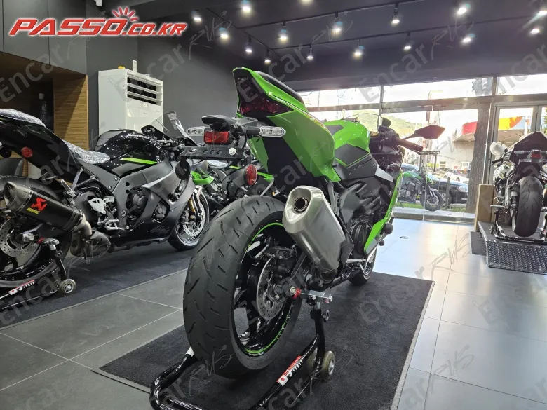 Kawasaki Ninja ZX 4 RR - фото 2