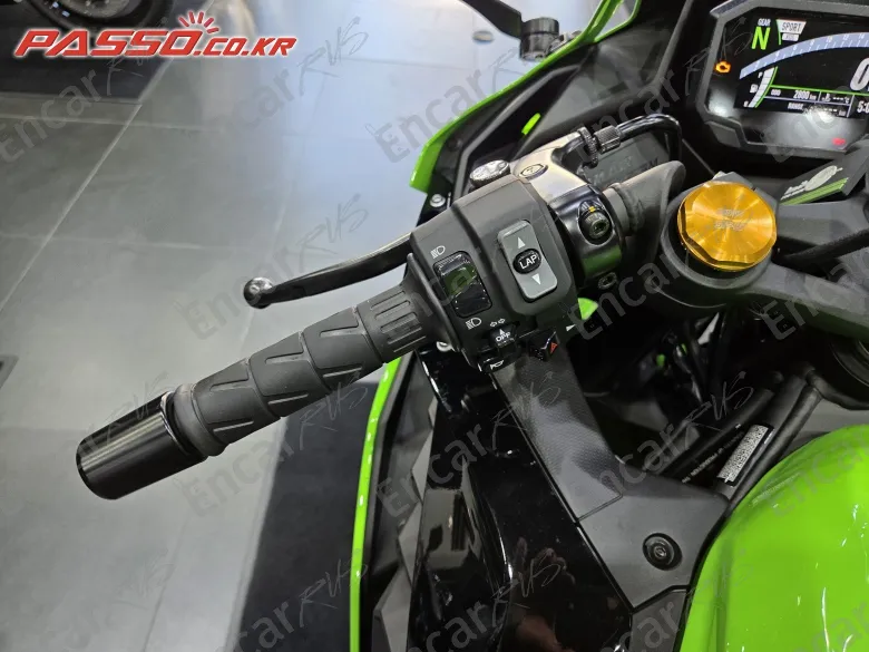 Kawasaki Ninja ZX 4 RR - фото 3