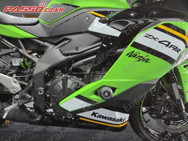 Kawasaki Ninja ZX 4 RR - фото 4