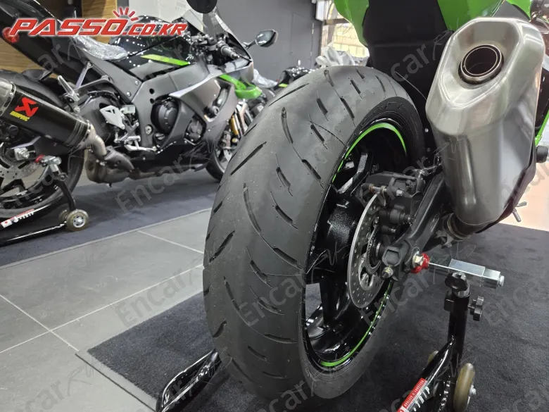 Kawasaki Ninja ZX 4 RR - фото 5