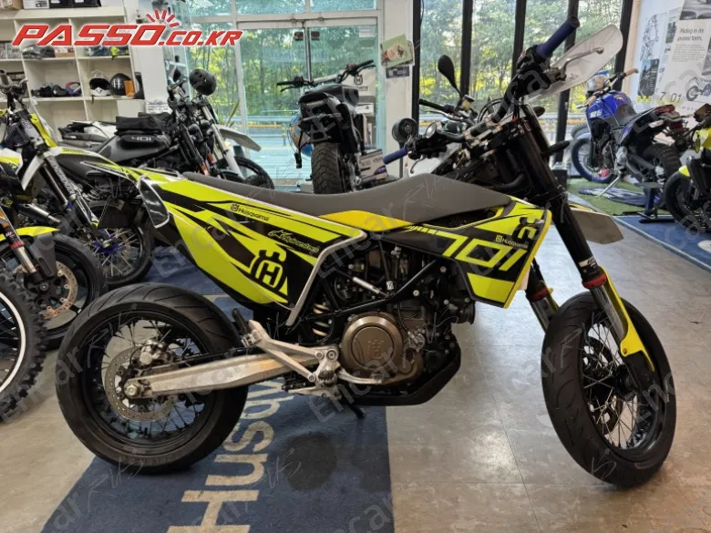 Husqvarna 701 Supermoto - фото 0
